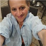 Impartisco lezioni di inglese sia ai bambini delle elementari, medie e superiori. Sono laureata in lingue